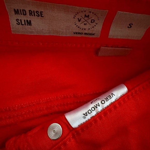 Vero Moda Red Denim Shorts NWOT - Picture 2 of 5